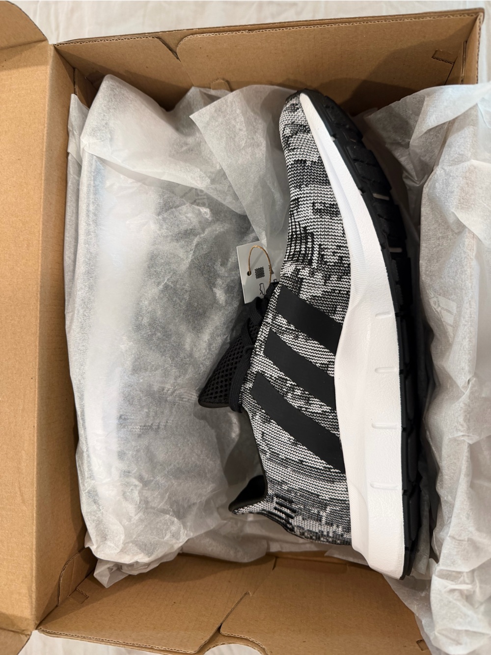 Adidas Swift Run 1.0 Black White Knit Running Shoes Men’s 9.5 NWT
